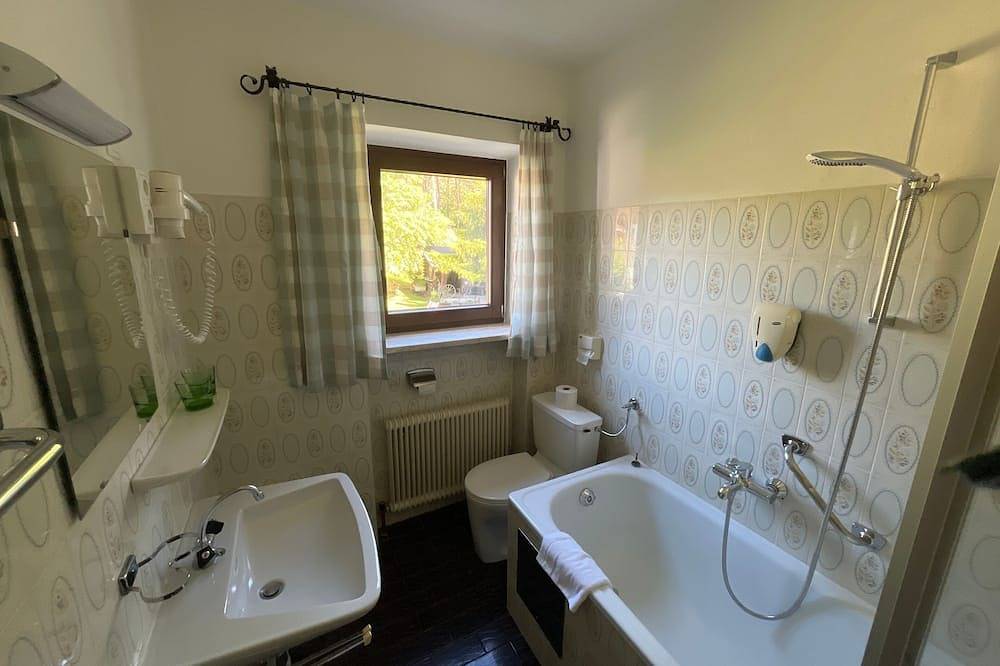 Zimmer 05 / 3Bett mit Balkon - Pension Alpina in Obsteig, Bezirk Imst