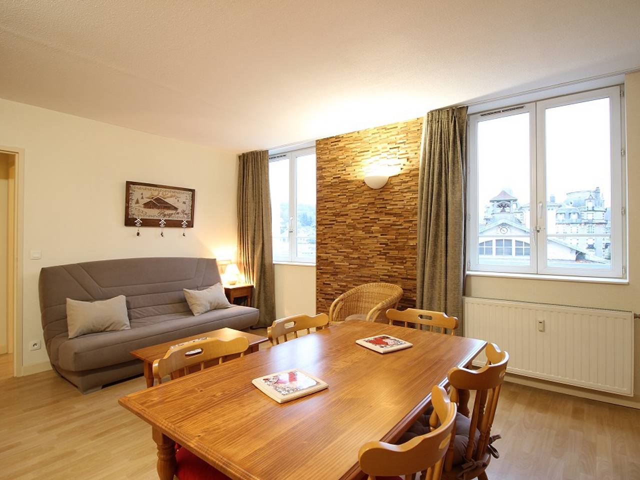 Entire apartment, T2 bis in La Bourboule center with Wifi and parking, up to 5 people in La Bourboule, Volcans d'Auvergne Regional Nature Park
