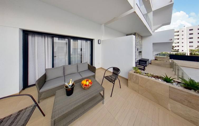 Gîte pour 5 personnes, avec terrasse et piscine, adapté aux familles à Elche - 2