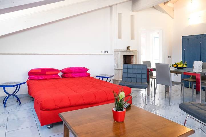 Apartamento entero, \"Annamaria\" Hermoso loft con vista panorámica con wifi gratis y aire acondicionado in Piano di Sorrento, Provincia de Nápoles