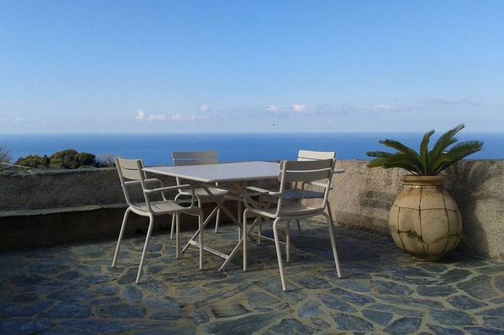 Location de vacances pour 6 personnes, avec Terrasse et Jardin à Canari