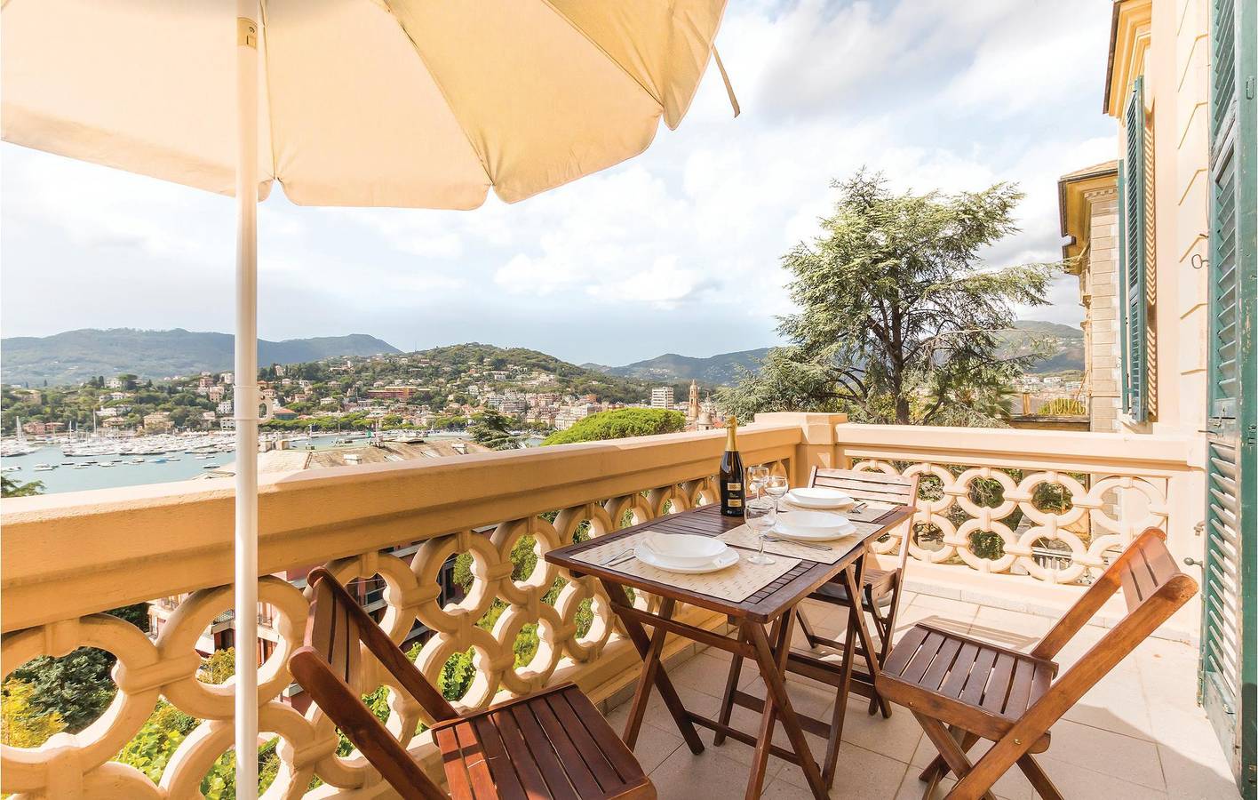Apartamento vacacional entero, Prelo Apartamento junto a la piscina con terraza in Rapallo (Ciudad), Rapallo