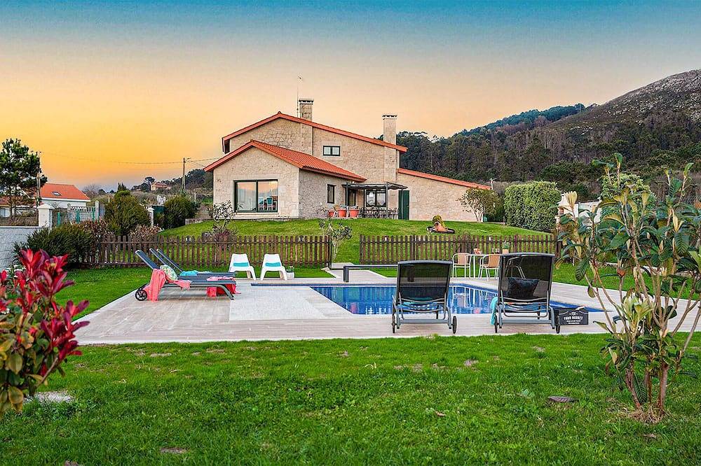 Stunning home in Porto Do Son with Wifi in Porto do Son, Rías Baixas