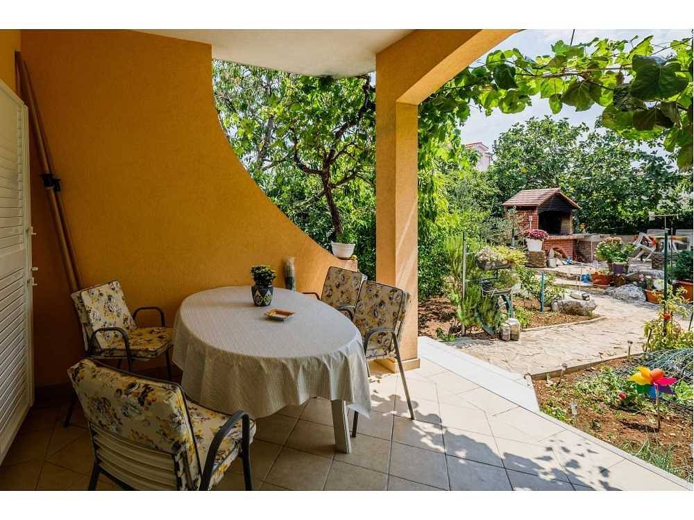 Ganze Wohnung, Sonnige 2+1 Wohnung mit Gartenterrasse in Kastel Stafilic, Kaštela