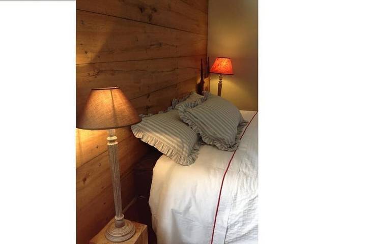 Location de vacances pour 2 personnes, avec piscine et jardin à Blaison-Gohier - 2