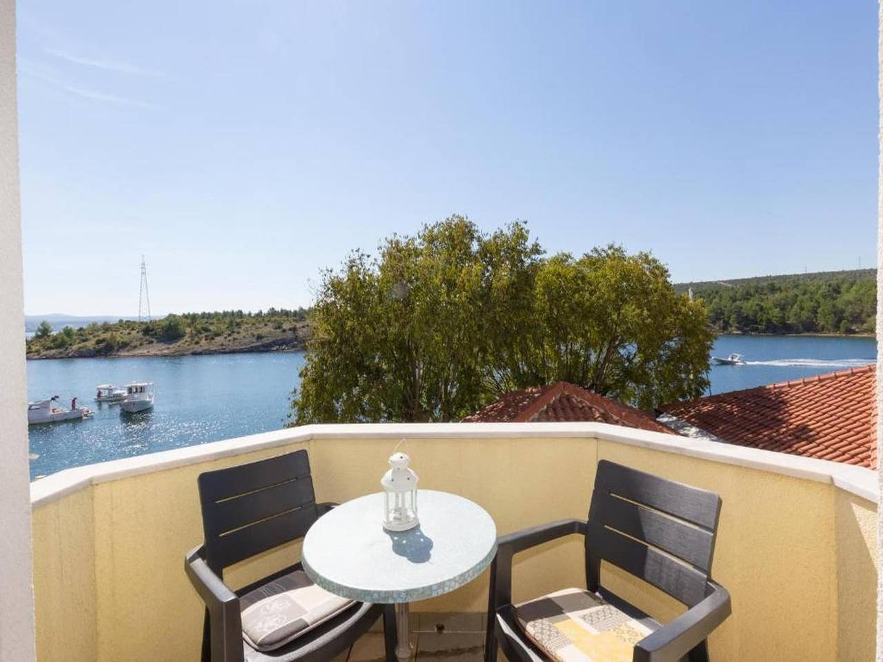Geheel appartement, Appartement met zwembad en zeezicht in Obrovac in Obrovac, Zadar