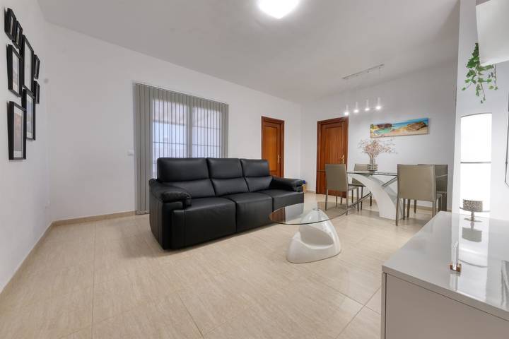 Gîte pour 5 personnes, avec balcon et bassin pour enfant, adapté aux familles dans Costa Teguise - 4