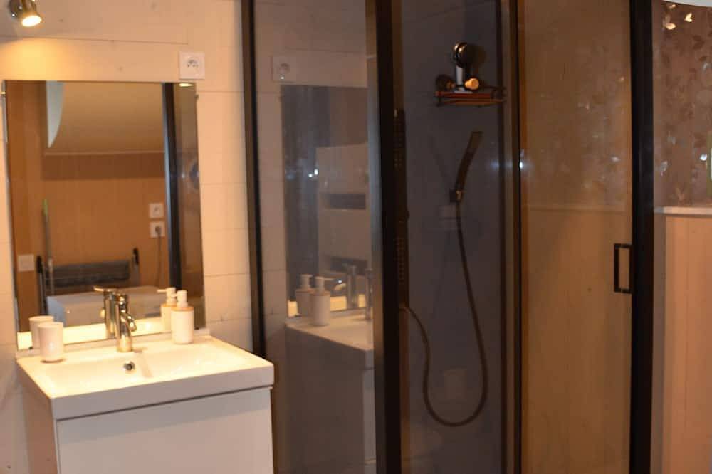 Ganze Wohnung, Warm place for a course or long stay 5 minutes walk from the lake in Clairvaux-les-Lacs, Jura