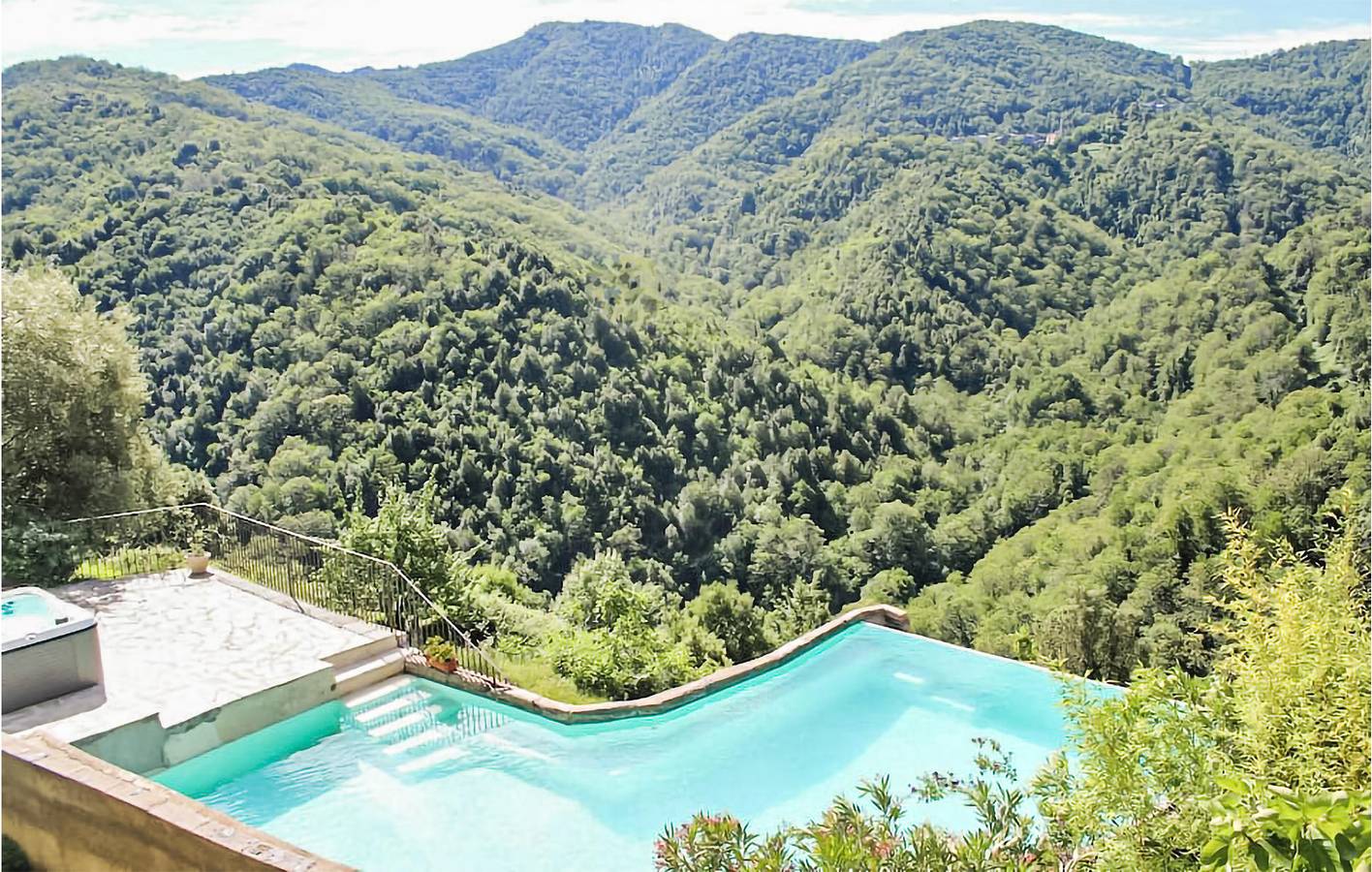 Appartamento intero, Sereno appartamento a Carpineto con piscina e terrazzo in Carcheto Brustico, Parco naturale regionale della Corsica