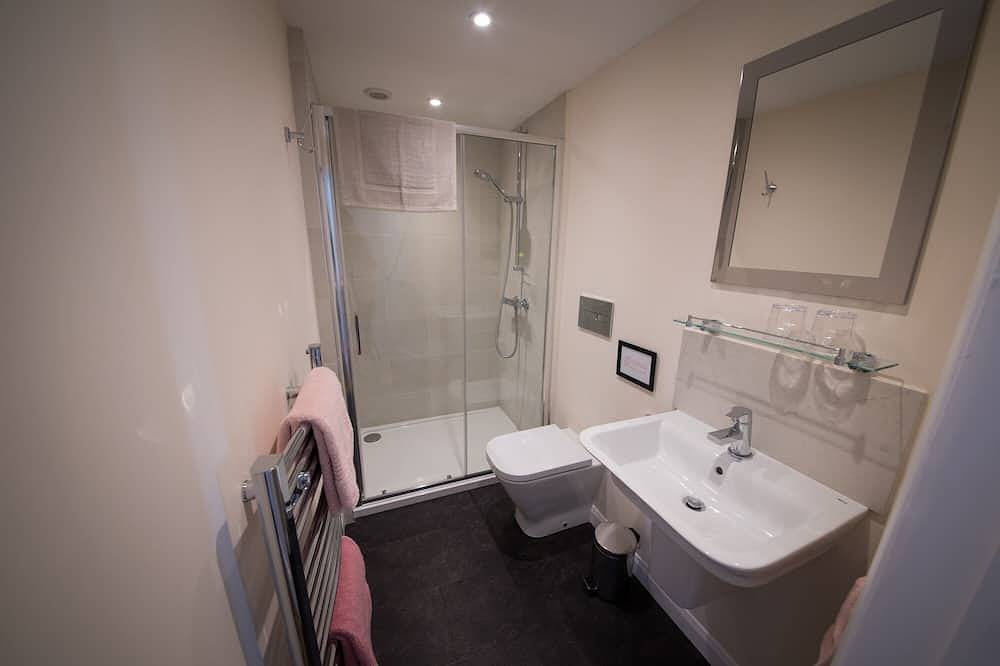 Luxury Country Cottage with Access to Swimming Pool in High Halden, Ashford region