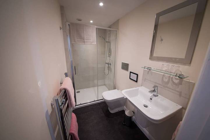 Luxury Country Cottage with Access to Swimming Pool in High Halden, Ashford region