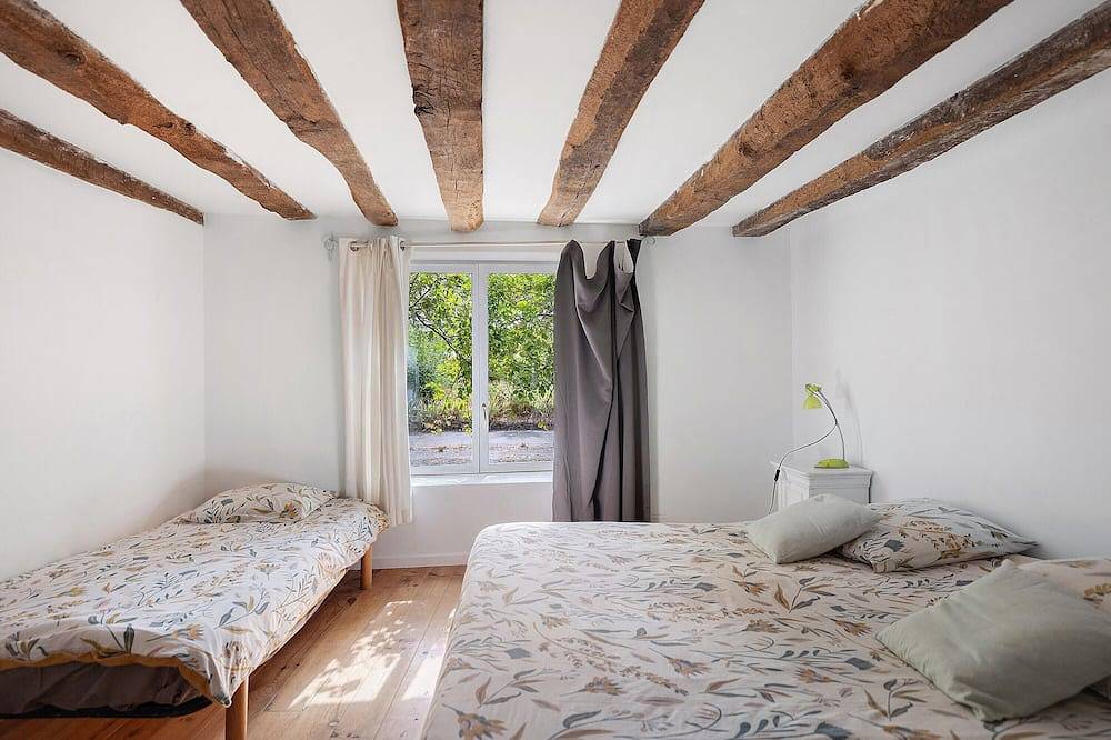 Chambre Familiale avec terrasse partagée, jardin commun et Wi-Fi in La Possonnière, Vallée de la Loire