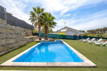 Cottage pour 8 personnes, avec piscine et jardin à Sils