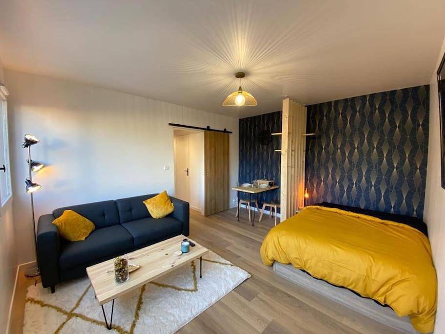 Appartement entier, One-Bedroom Apartment in Valognes, Côte de la Déroute