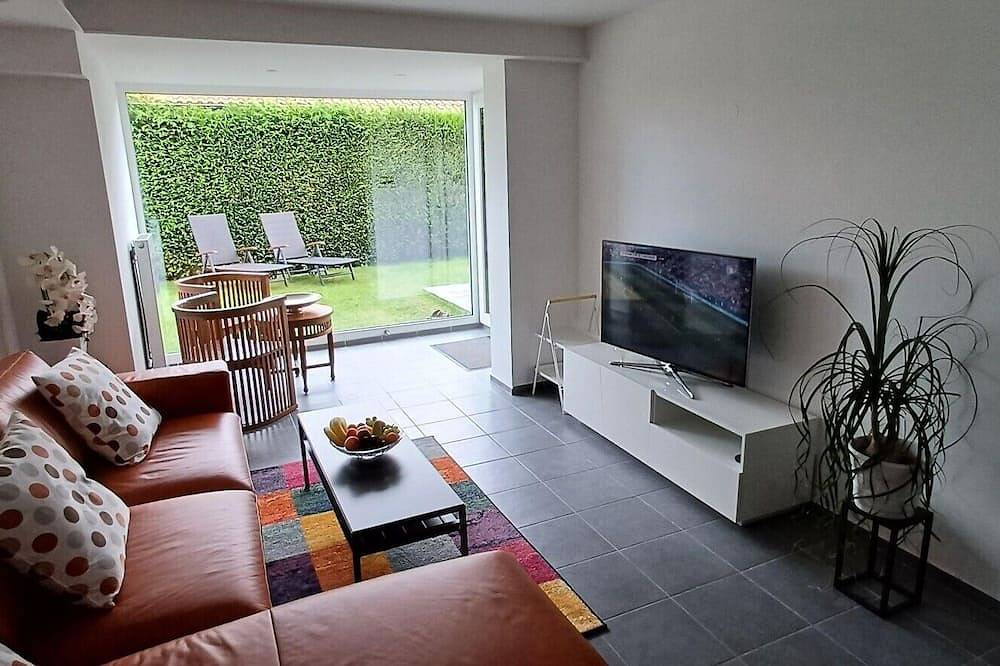 Ganze Wohnung, Ferienwohnung auf der Höri, Terrasse und Garten, 8 Minuten Fußweg zum Bodensee in Gaienhofen, Untersee