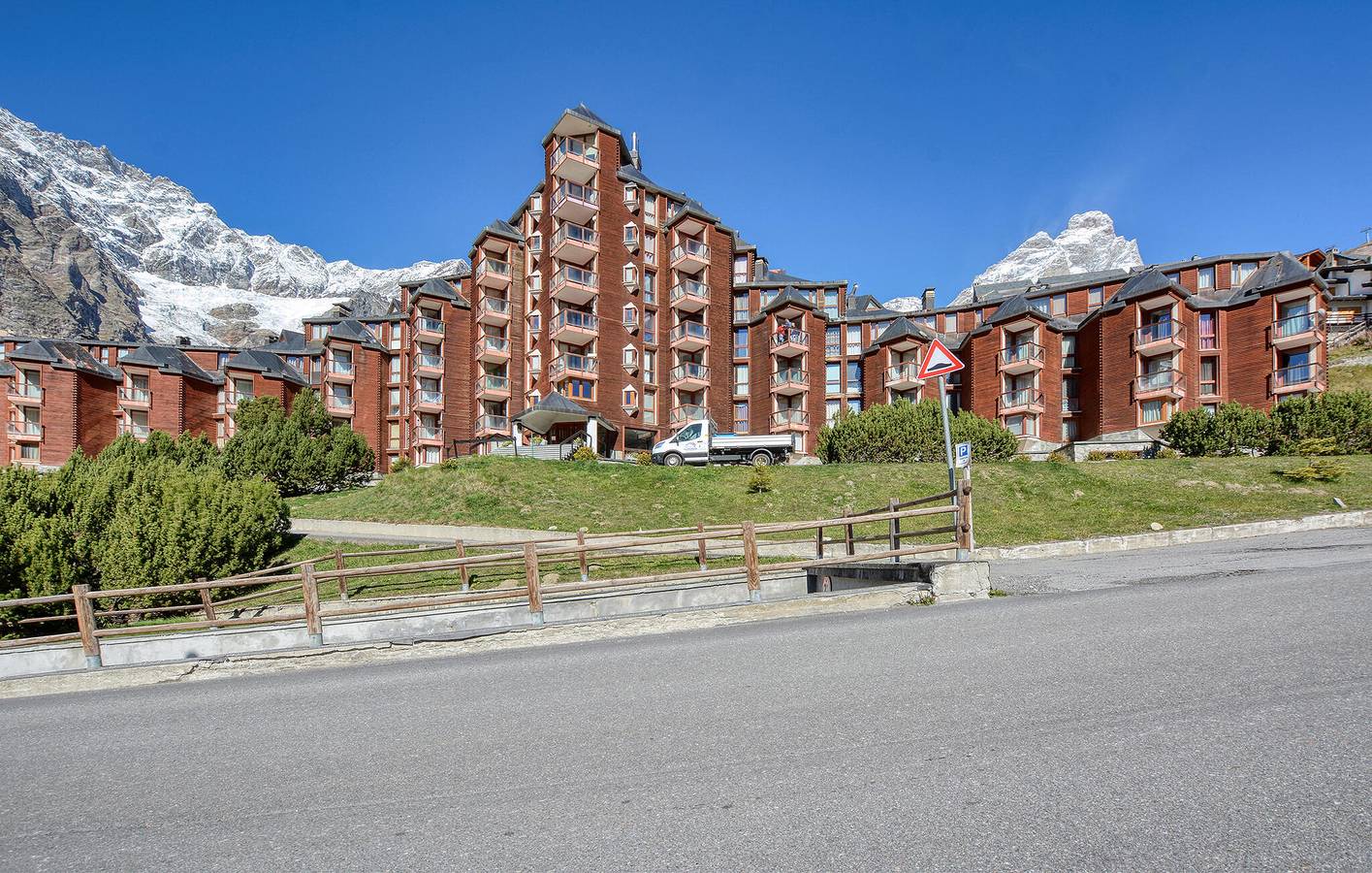 Appartamento intero, Accogliente appartamento per sciatori con garage e terrazza - 500m da Breuil-Cervinia in Cervinia, Valtournenche