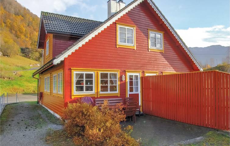 Ferienhaus für 7 Personen mit Terrasse in Åkra, Kvinnherad