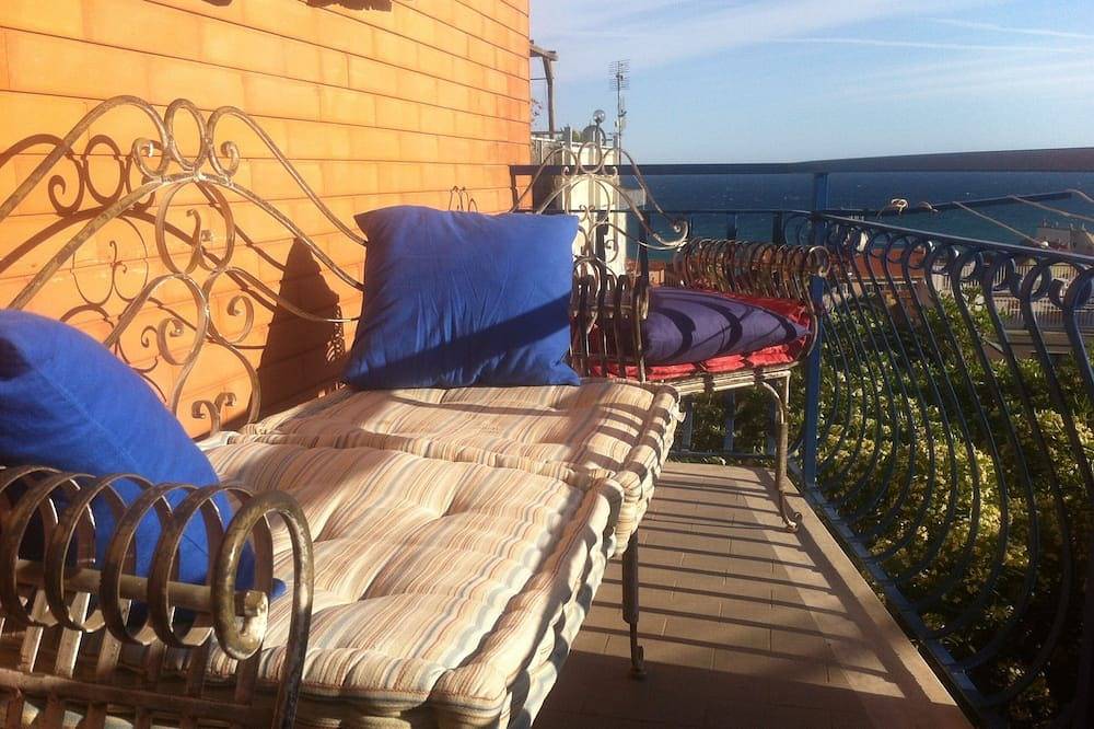 Apartamento entero, Apartamento con vistas al mar, a 5 minutos de la playa. in Finale Ligure, Finale Ligure Municipio