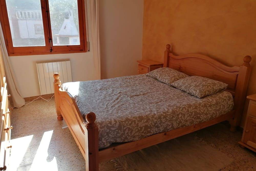 Perfect time out: country house with fireplace, pool and view in Riudarenes, Girona Province