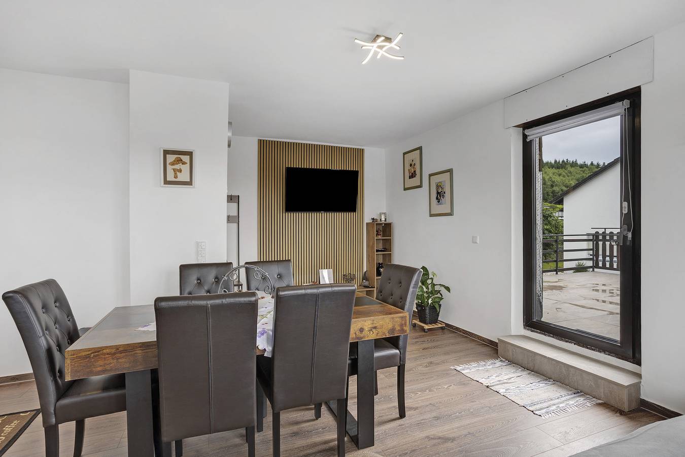 Ganze Wohnung, Ferienwohnung 'Haus Elena' mit Bergblick, privater Terrasse und Wi-Fi in Bestwig, Hochsauerlandkreis