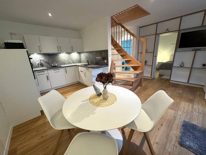 Ferienwohnung für 5 Personen, mit Balkon und Whirlpool sowie Terrasse und Garten