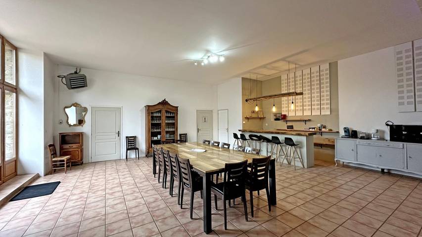 Gîte pour 15 personnes, avec piscine ainsi que jardin et terrasse, animaux acceptés à Saint-Yrieix-la-Perche - 4