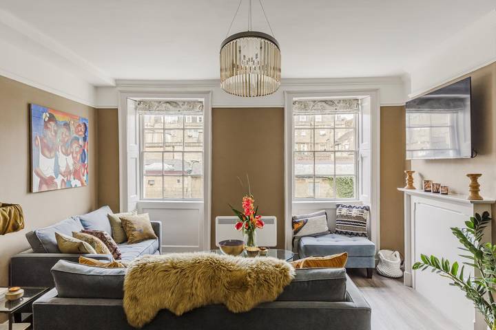 Vacation apartment for 8 people, kid friendly in Bath