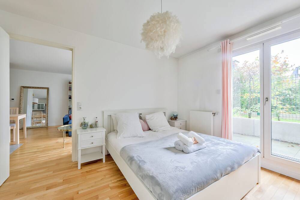 Entire apartment, Nice 1Br flat with lovely terrace and parking in Rueil-Malmaison, Hauts-de-Seine