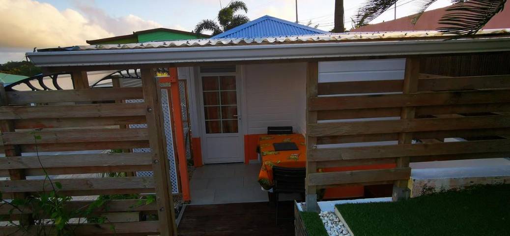 Gîte pour 2 personnes, avec jardin et piscine ainsi que vue et bassin pour enfant à Sainte-Luce - 2