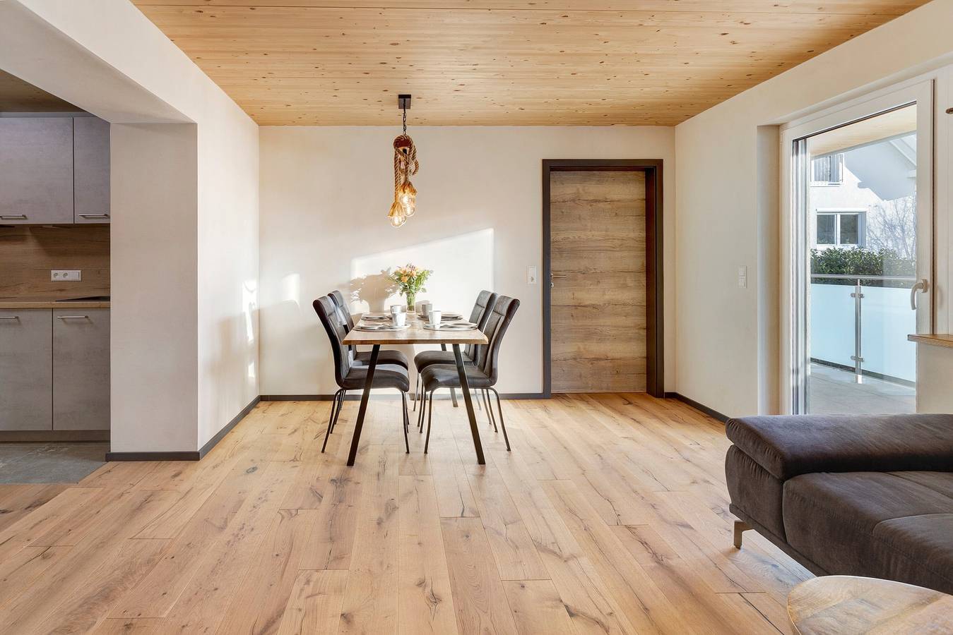 Ganze Wohnung, Ferienwohnung 'Ebbi' mit Balkon, barrierefrei. Hunde erlaubt. Grillhüte und Infrarotkabine. in Donaueschingen, Mittlerer Schwarzwald
