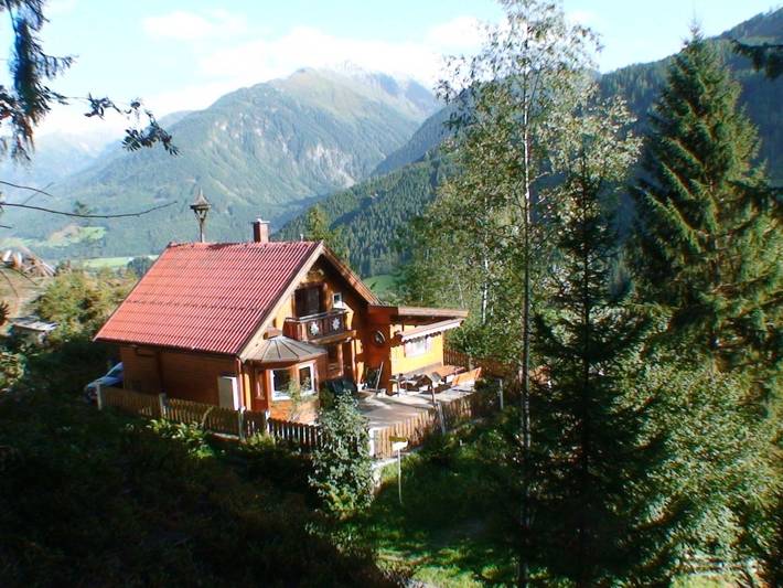 Chalet für 8 Personen, mit Balkon und Terrasse sowie Sauna und Ausblick in Wald im Pinzgau