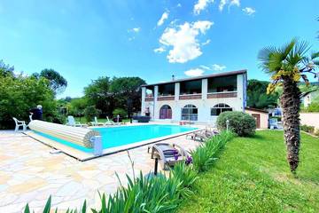 Gîte pour 4 personnes, avec jardin ainsi que piscine et terrasse à Mercuer