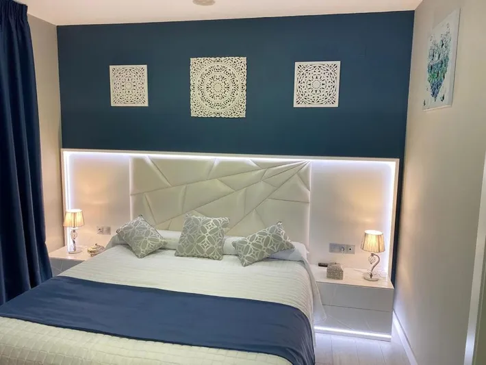Hotel para 2 personas, con piscina y jardín además de jacuzzi y terraza - 1