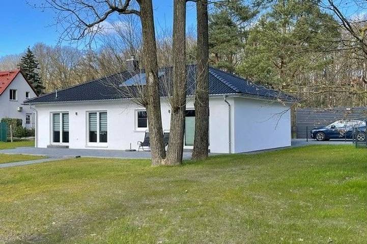 Ferienhaus für 4 Personen, mit Terrasse und Garten in Alt Schwerin
