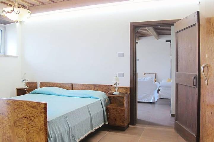 Schönes alleinstehendes Ferienhaus mit  W-Lan, privatem Pool, Haustiere erlaubt und Panoramablick in Amandola, Nationalpark Monti Sibillini