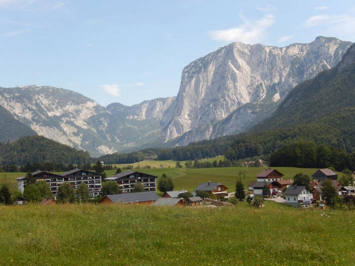 Ferienwohnung für 5 Personen, mit Balkon und Terrasse sowie Pool und Ausblick in Bad Aussee