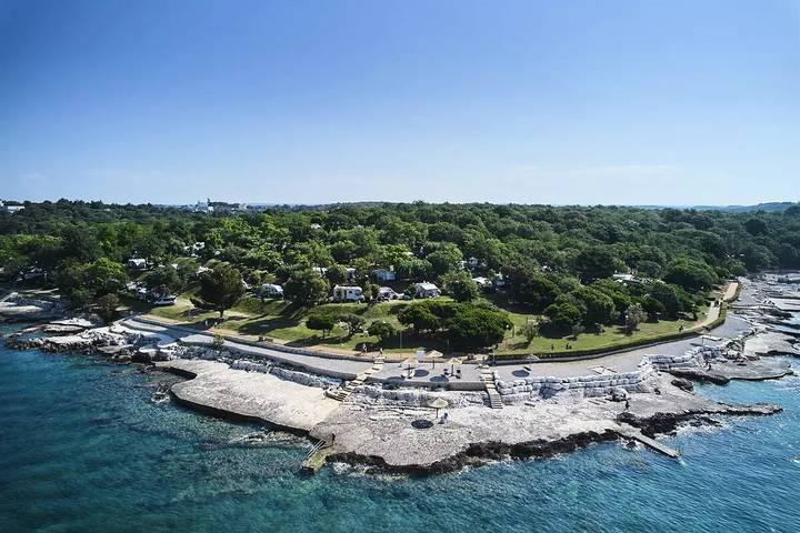 Camping für 5 Personen, mit Terrasse in Funtana - 2