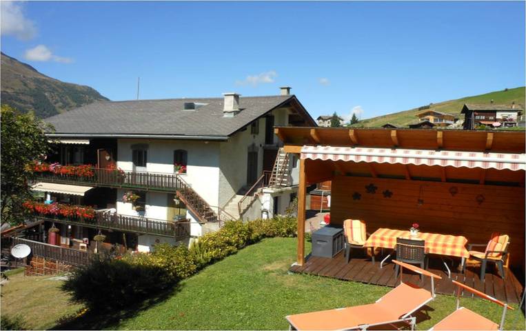 Ferienwohnung für 5 Personen, mit Balkon und Terrasse sowie Garten in Grächen