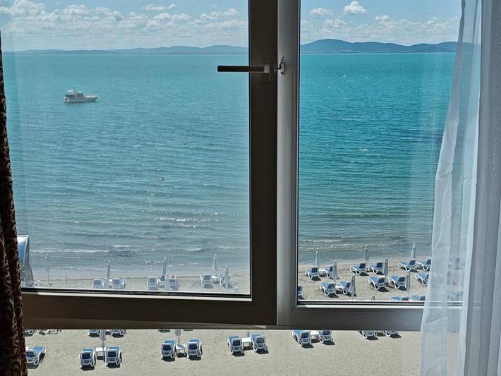 Apartament wakacyjny dla 3 osób, z balkon i basen oraz widok w Pomorie
