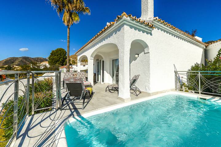 Entire apartment, Apartment 'Casa Feliz' with Sea View, Private Pool and Wi-Fi in Nerja, Costa del Sol