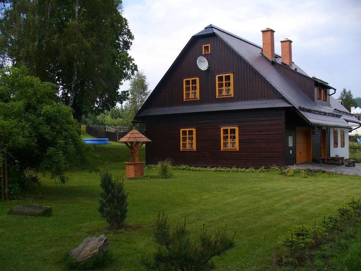 Domek letniskowy dla 16 osób, z sauna i widok oraz basen i ogród w Morawy