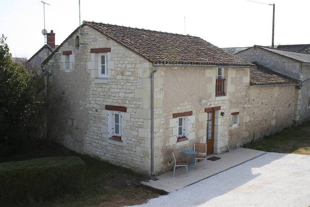 Location De Vacances pour 5 Personnes dans Ouzilly, Vienne (France)