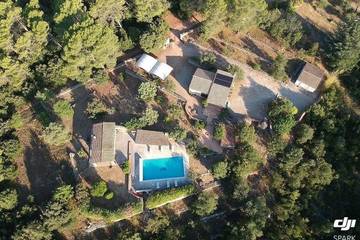 Location de vacances pour 16 personnes, avec jardin, animaux acceptés à Entrecasteaux