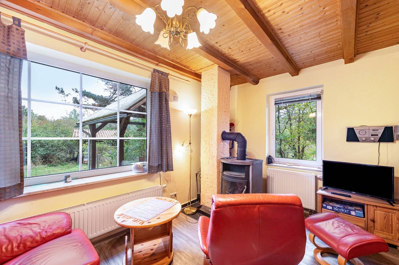 Holiday Home 'Ferienhaus Mine Hüsung' with Private Terrace, Shared Garden and Wi-Fi in Feldberger Seenlandschaft, Mecklenburg-Strelitz