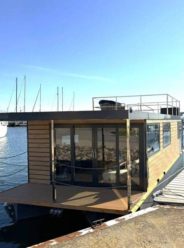 Hausboot Baltic Loft – Exklusives Wohnerlebnis direkt auf der Ostsee auf Fehmarn in Fehmarnsund, Fehmarn