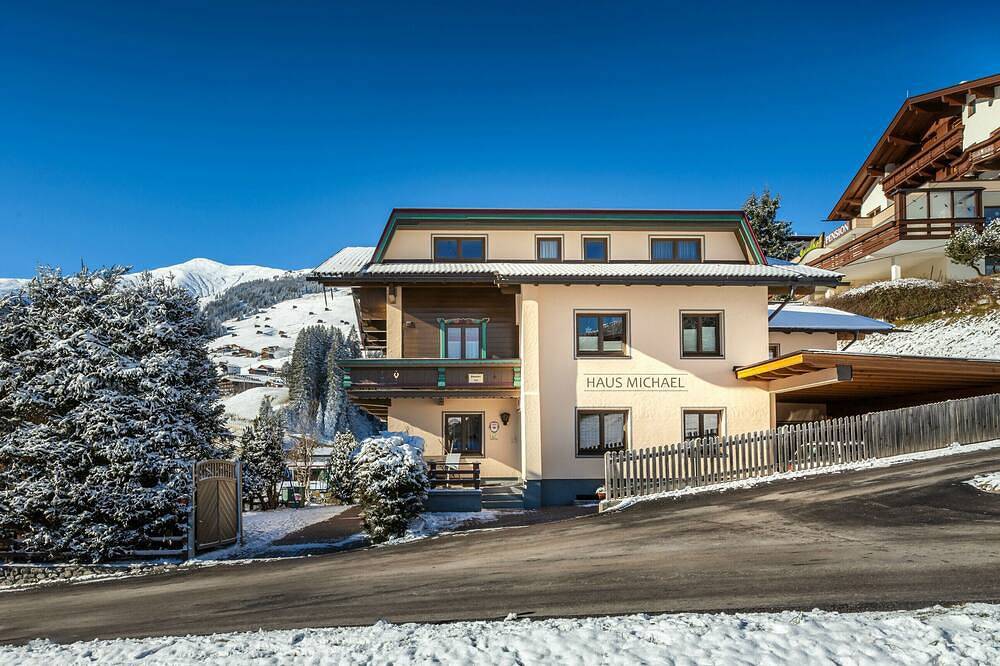 Ganze Wohnung, Haus Michael - Apartment 38 m² für 2 - 3 Personen, in Tux im Zillertal in Tuxer Alpen, Hintertux