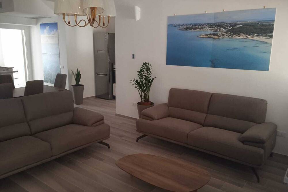 Villa Morgana renovated villa 250 meters from the sea in Lido Silvana, Pulsano