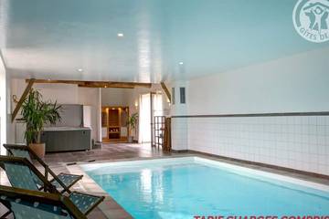 Gîte pour 12 personnes, avec jardin ainsi que piscine et sauna dans Saint-Just-la-Pendue