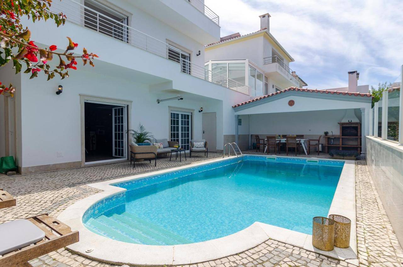 Villa with Private Pool in Nazaré, Leiria District