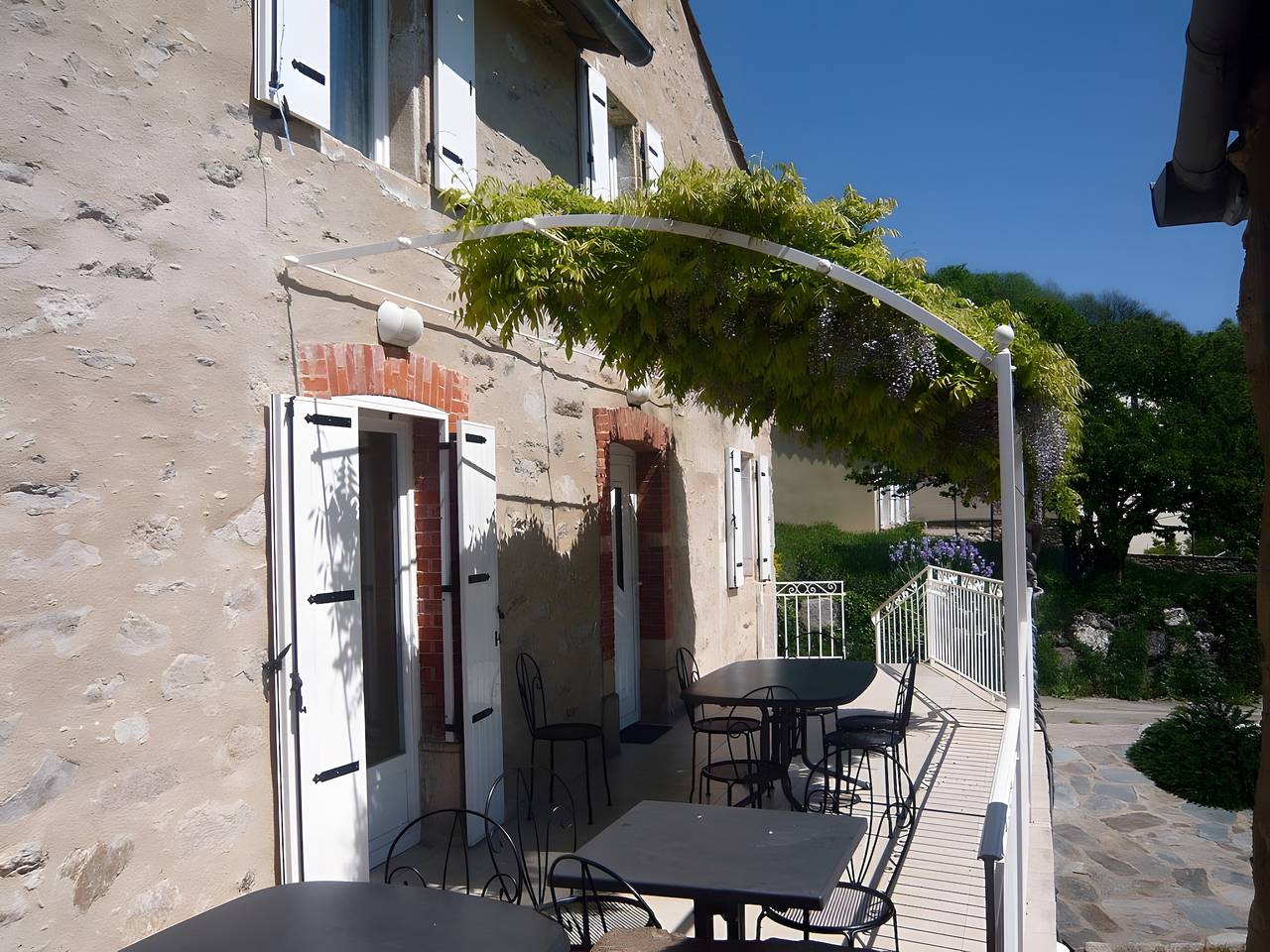 Maison de vacances « La Maison De Delphine » avec vue montagne, piscine privée et terrasse in Saint-Martin-de-l'Arçon, Région de Béziers